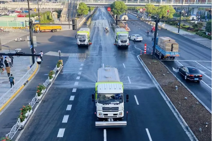 路面见本色丨710公海寰宇环境新能源环卫装备服务上海进博会！